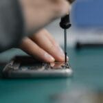 Poznańskie punkty naprawy telefonów: jak rozpoznać rzetelnego fachowca