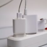 Czy można ładować telefon ładowarką od laptopa 65W lub 100W? Wyjaśniamy