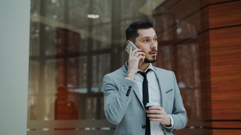 Czy można ładować telefon ładowarką od laptopa 65W lub 100W? Wyjaśniamy